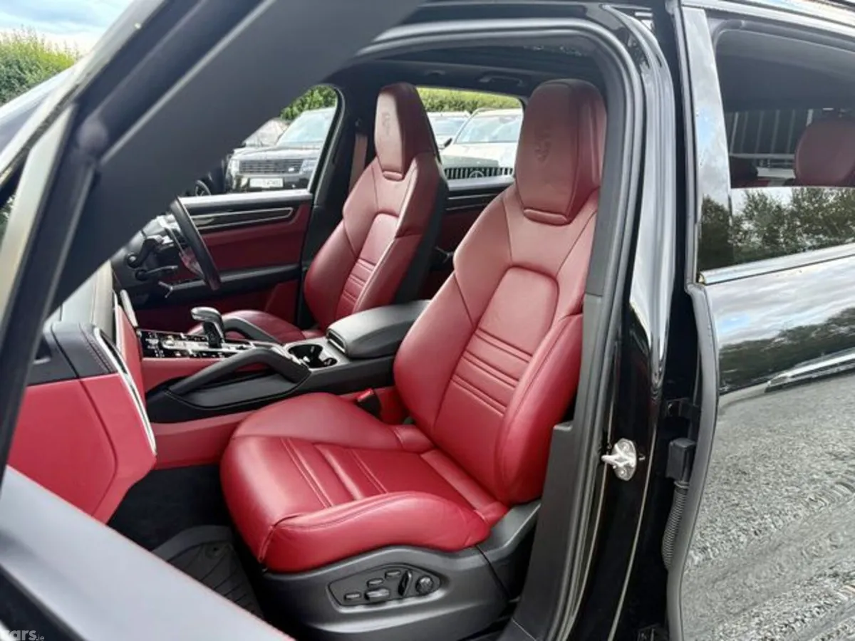Porsche Cayenne Estate, Petrol Plug-in Hybrid, 2023, Black