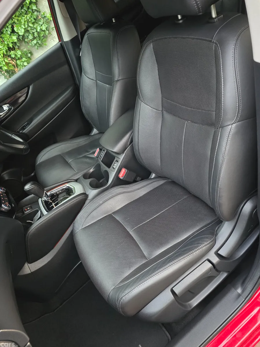 Nissan Qashqai Hatchback, Diesel, 2015, Red