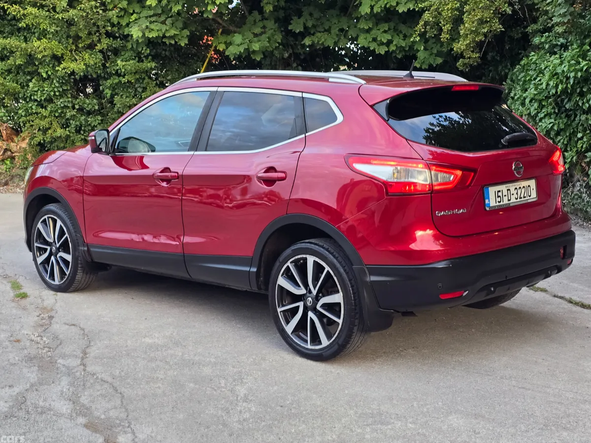 Nissan Qashqai Hatchback, Diesel, 2015, Red