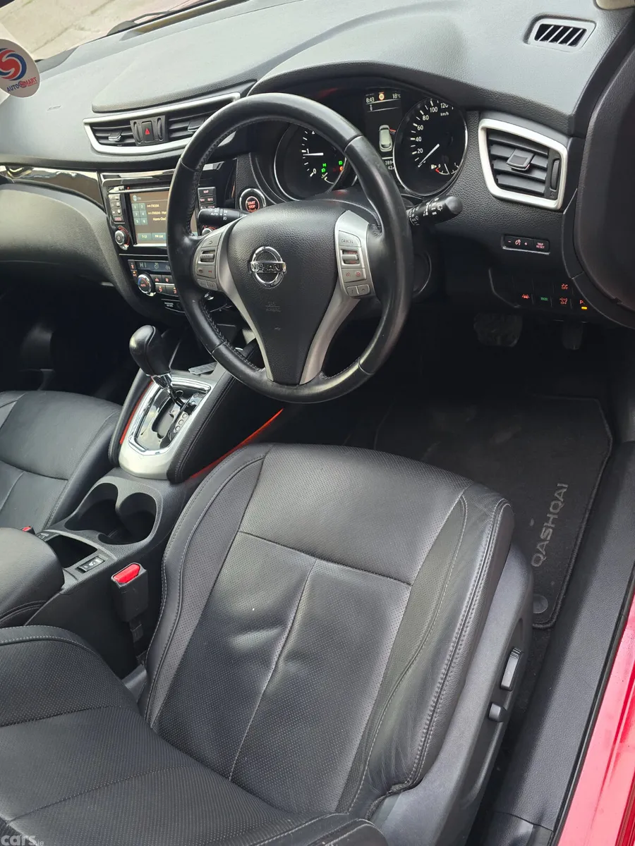 Nissan Qashqai Hatchback, Diesel, 2015, Red