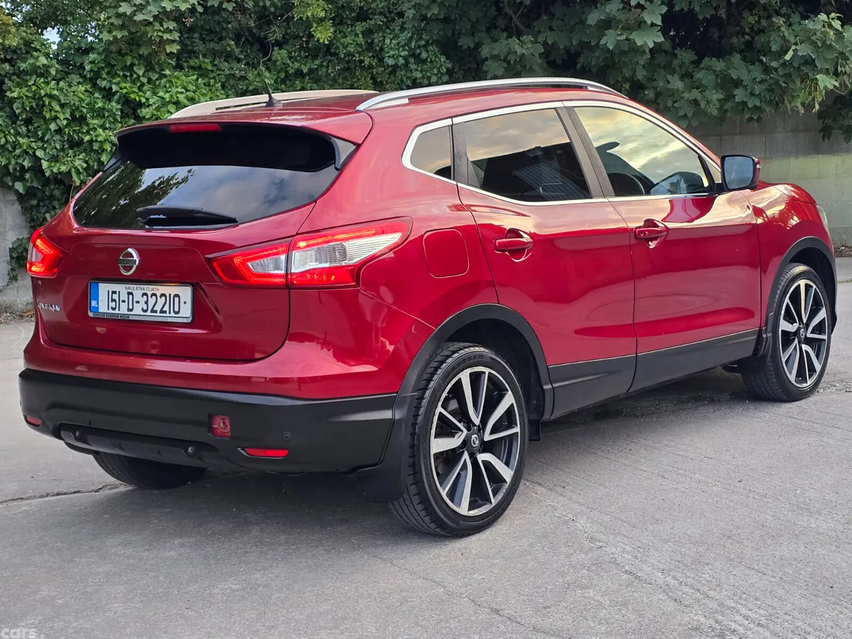 Nissan Qashqai Hatchback, Diesel, 2015, Red
