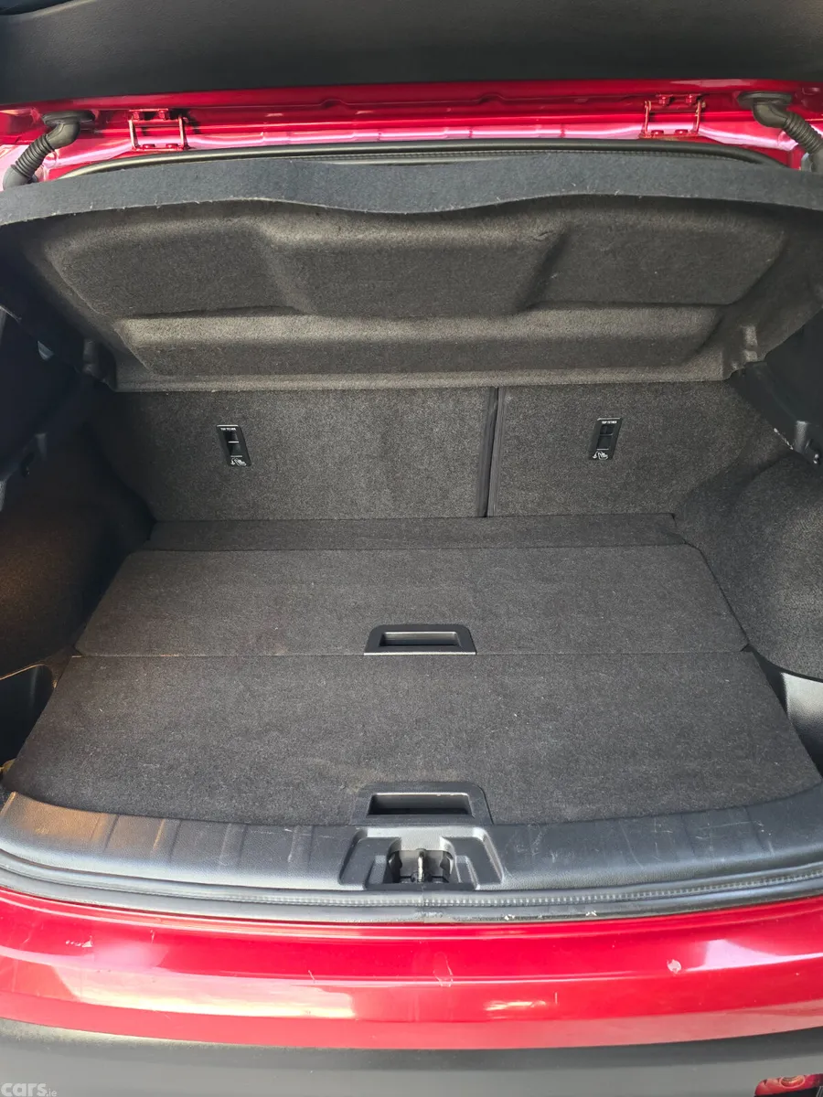 Nissan Qashqai Hatchback, Diesel, 2015, Red