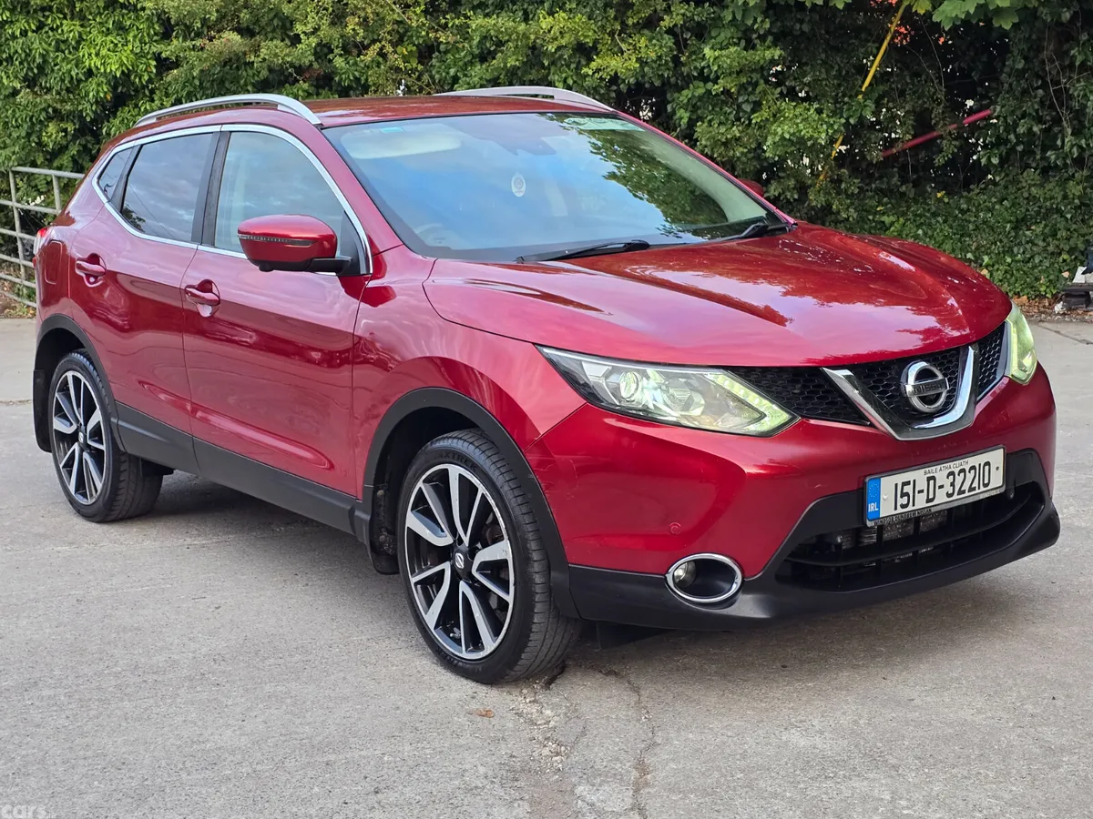 Nissan Qashqai Hatchback, Diesel, 2015, Red