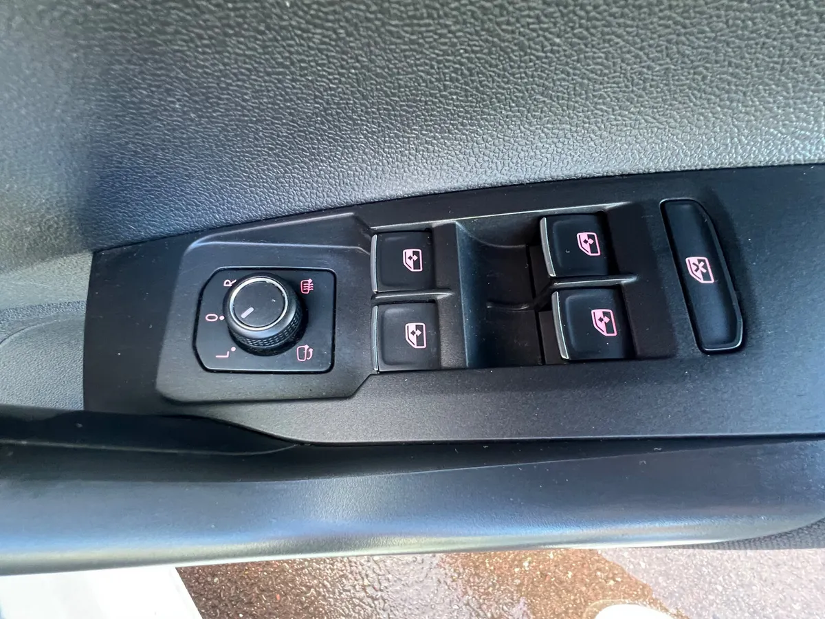 Volkswagen Polo Hatchback, Petrol, 2018, White