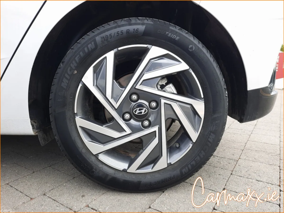 Hyundai i20 Hatchback, Petrol, 2024, Grey