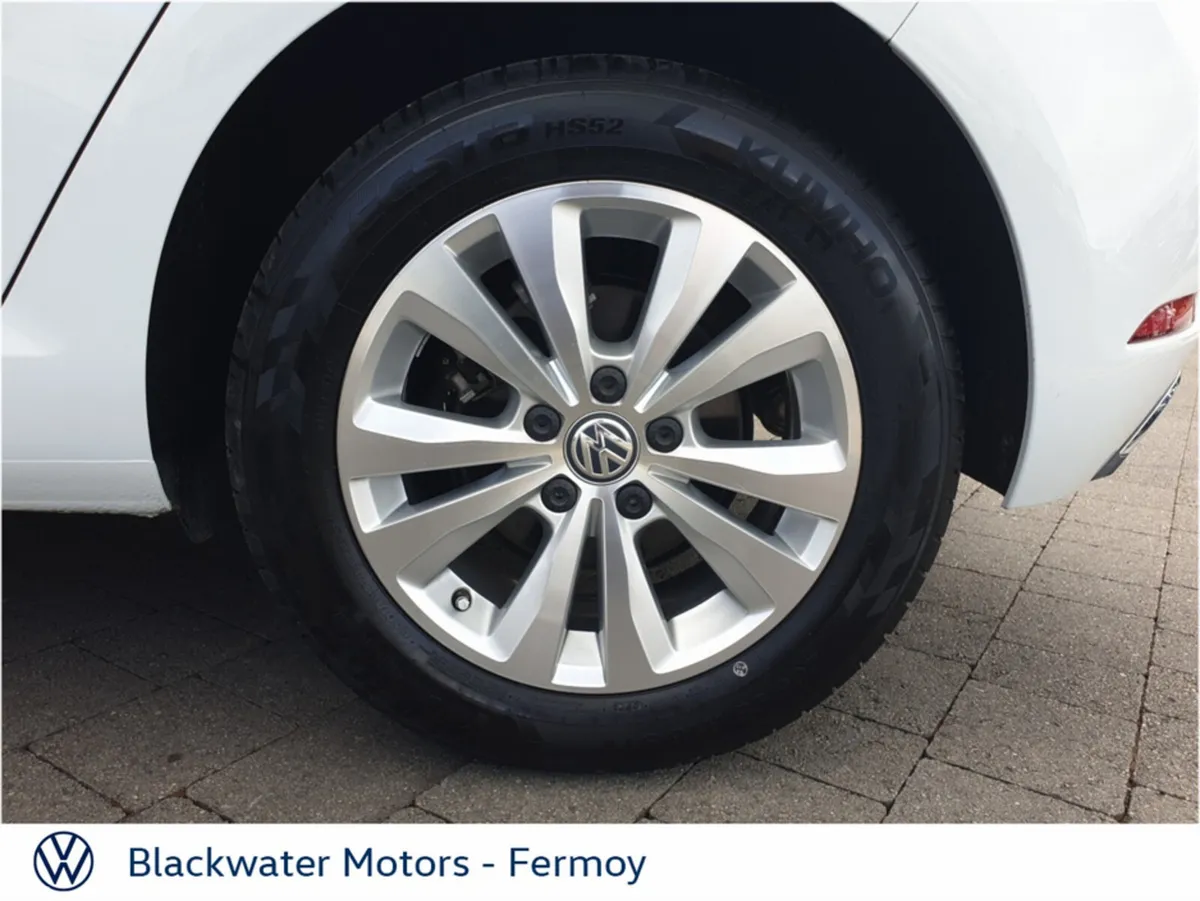 Volkswagen Golf Hatchback, Petrol, 2017, White