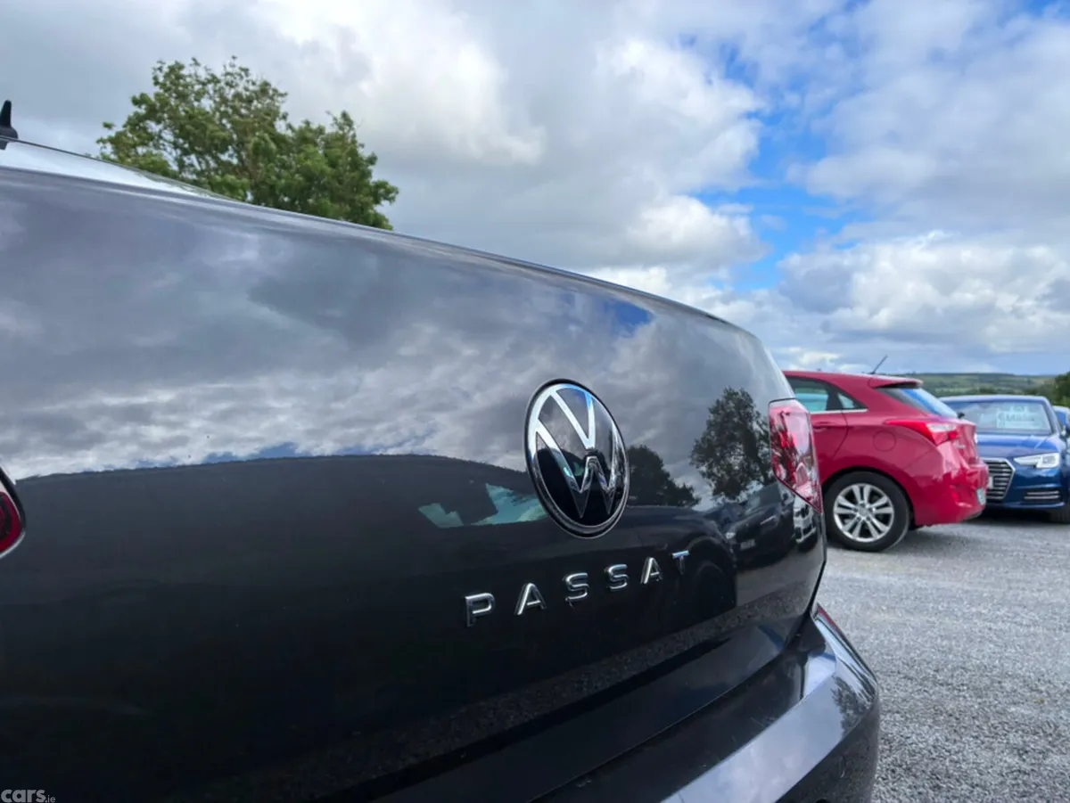 Volkswagen Passat Saloon, Diesel, 2022, Grey