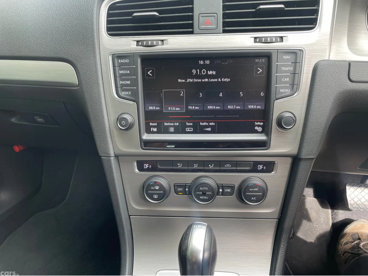 Volkswagen Golf Estate, Petrol, 2015, Red