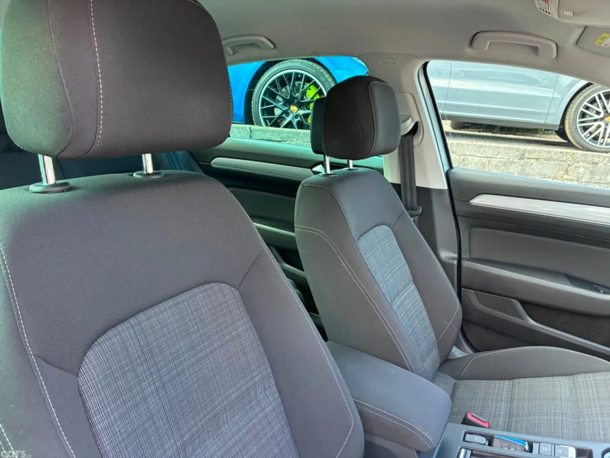 Volkswagen Passat Saloon, Diesel, 2022, Grey
