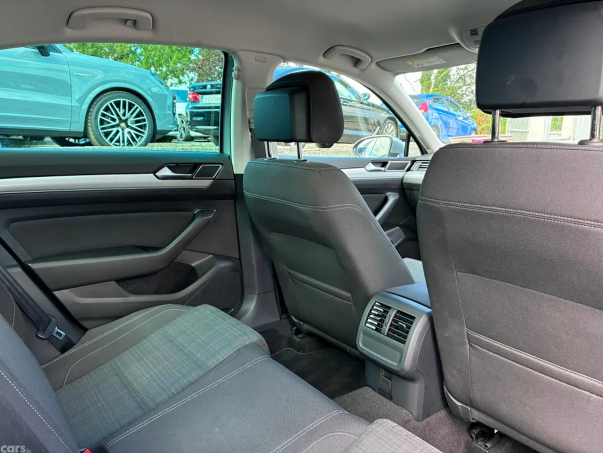 Volkswagen Passat Saloon, Diesel, 2022, Grey