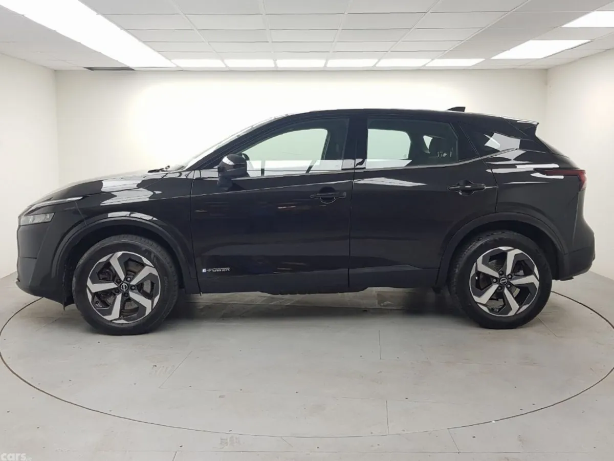 Nissan Qashqai MPV, Petrol, 2023, Black