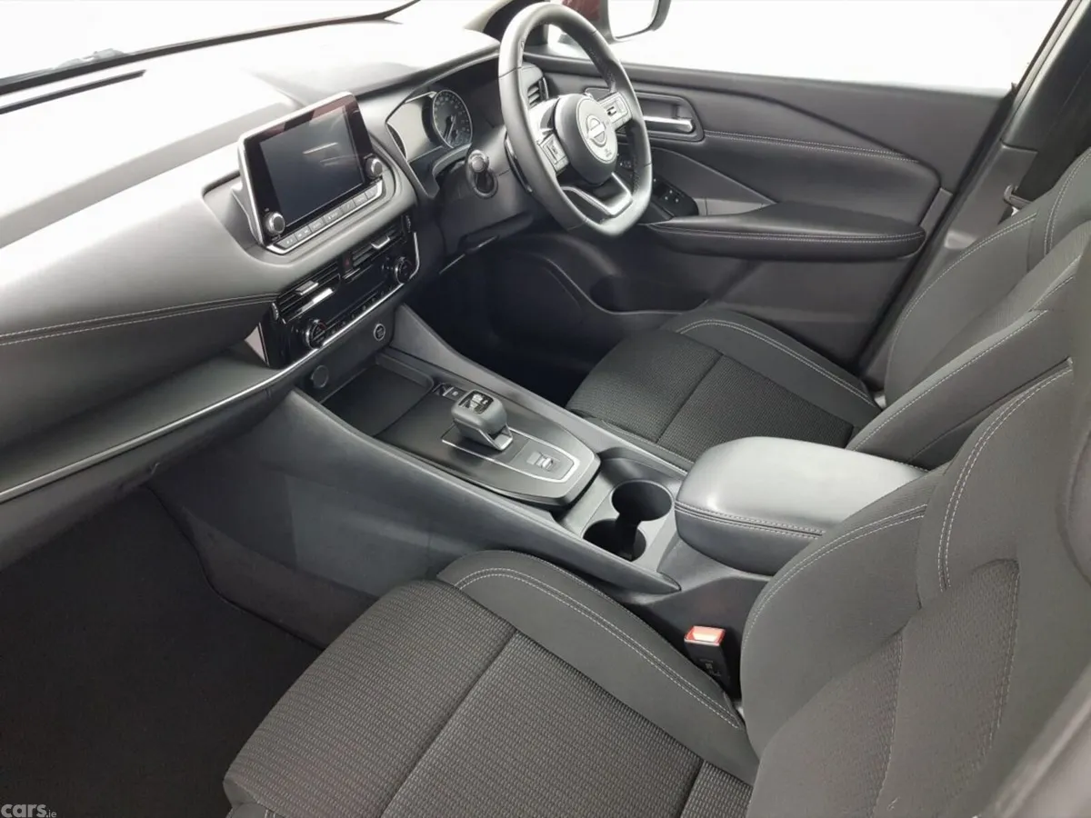 Nissan Qashqai MPV, Petrol Hybrid, 2024, Red