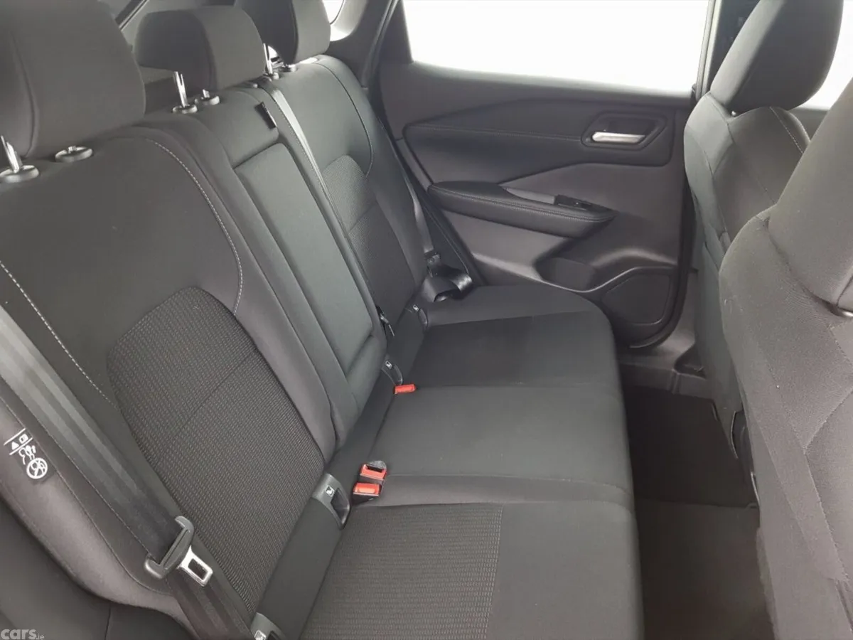 Nissan Qashqai MPV, Petrol Hybrid, 2024, Red
