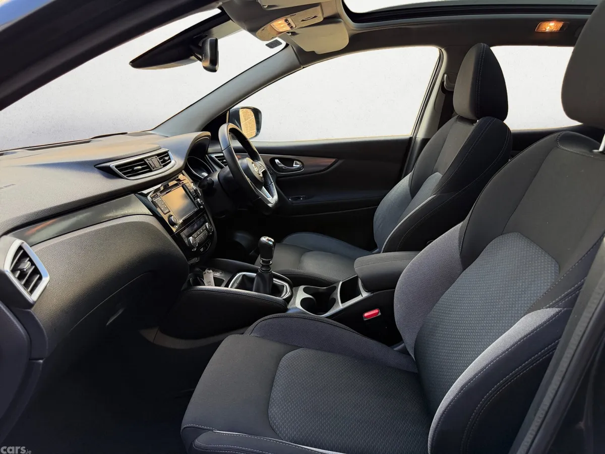 Nissan Qashqai Hatchback, Diesel, 2018, Black