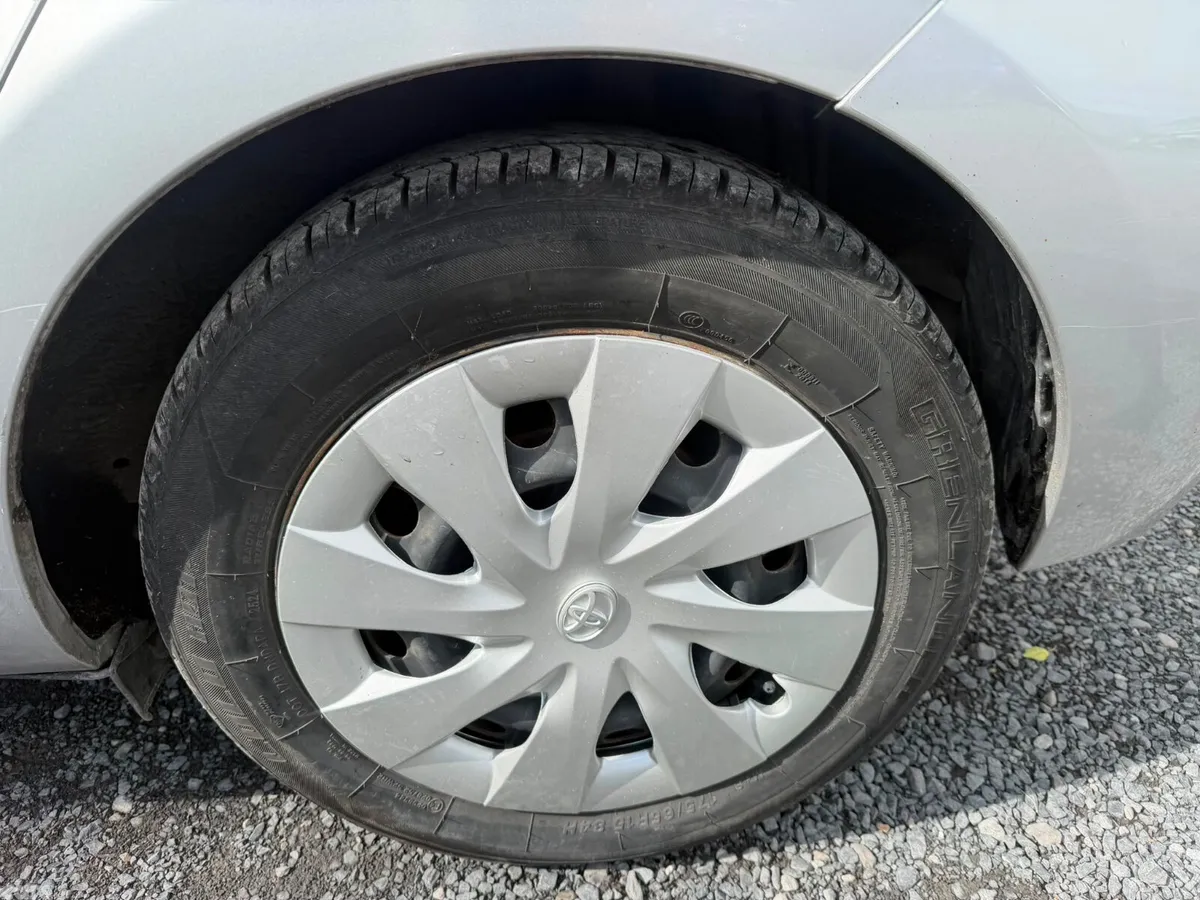 Toyota Aqua Hatchback, Petrol Hybrid, 2017, Silver