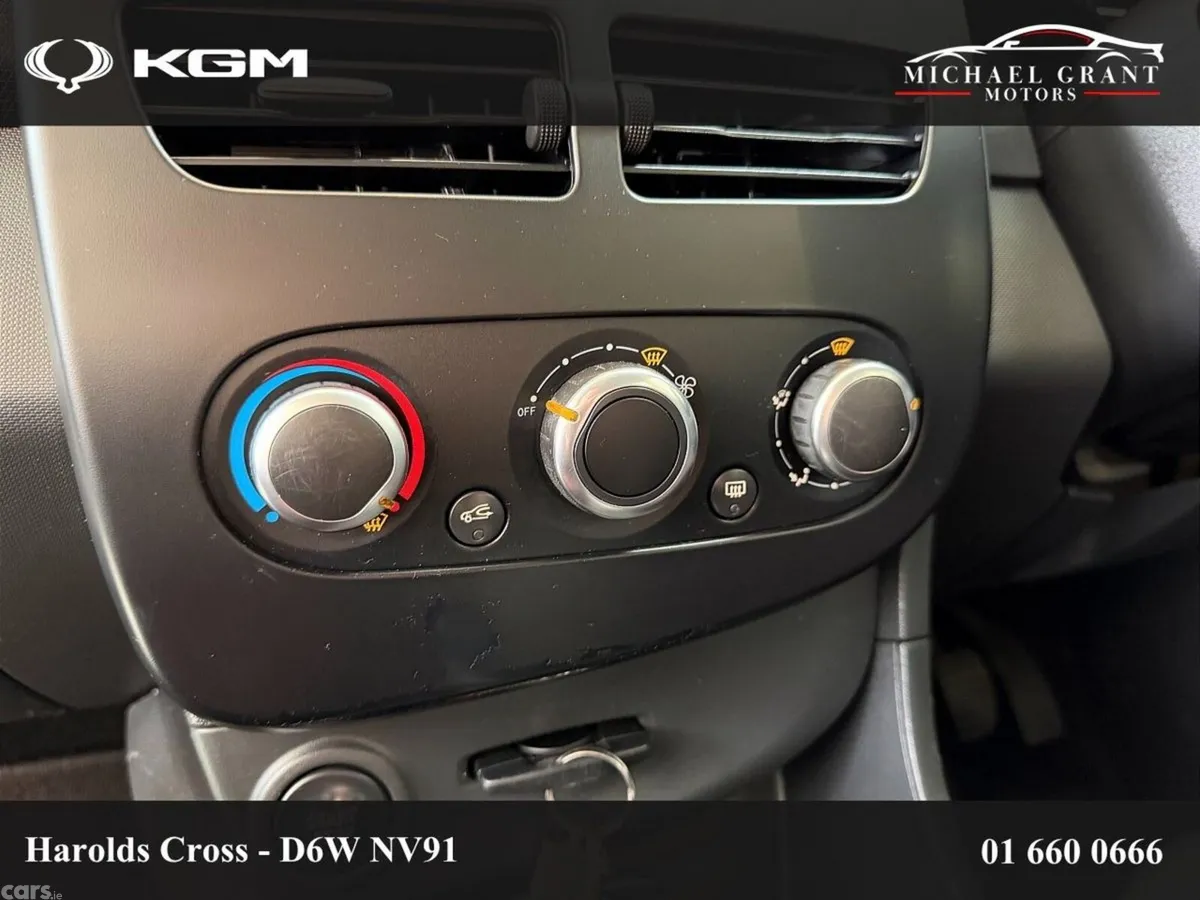 Renault Clio Hatchback, Petrol, 2016, Black