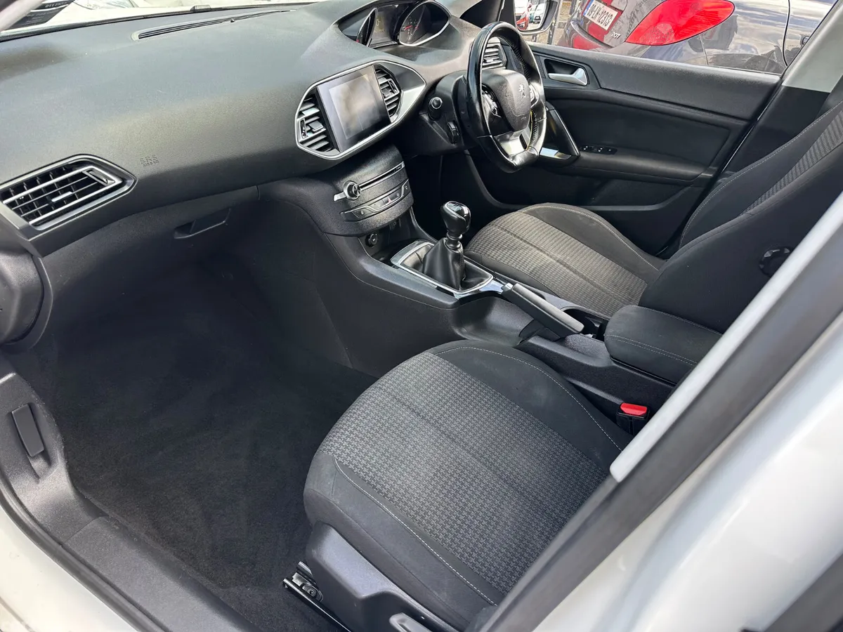 Peugeot 308 Estate, Diesel, 2020, White