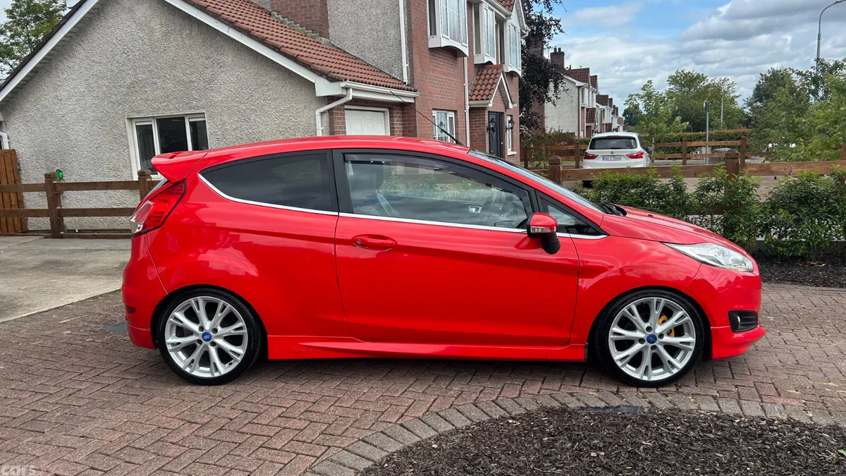 Ford Fiesta Hatchback, Diesel, 2013, Red