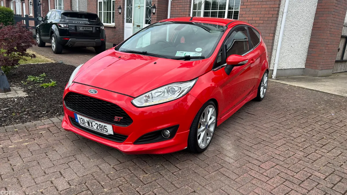 Ford Fiesta Hatchback, Diesel, 2013, Red