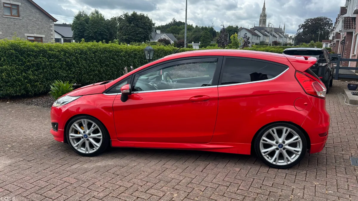 Ford Fiesta Hatchback, Diesel, 2013, Red