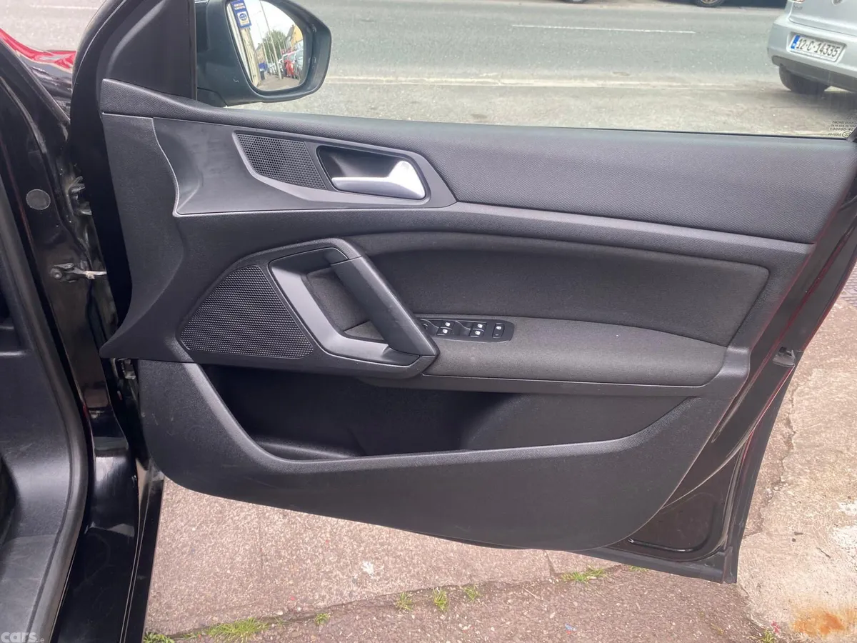 Peugeot 308 Hatchback, Petrol, 2015, Black