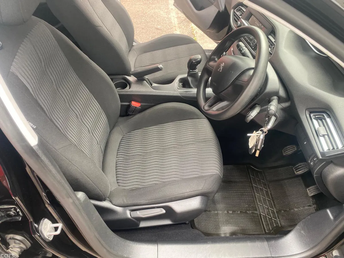 Peugeot 308 Hatchback, Petrol, 2015, Black