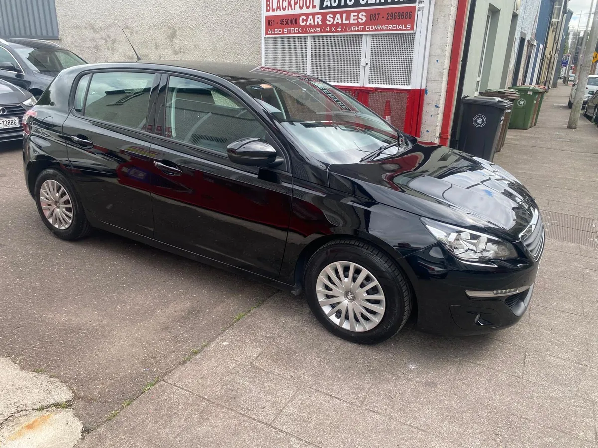 Peugeot 308 Hatchback, Petrol, 2015, Black