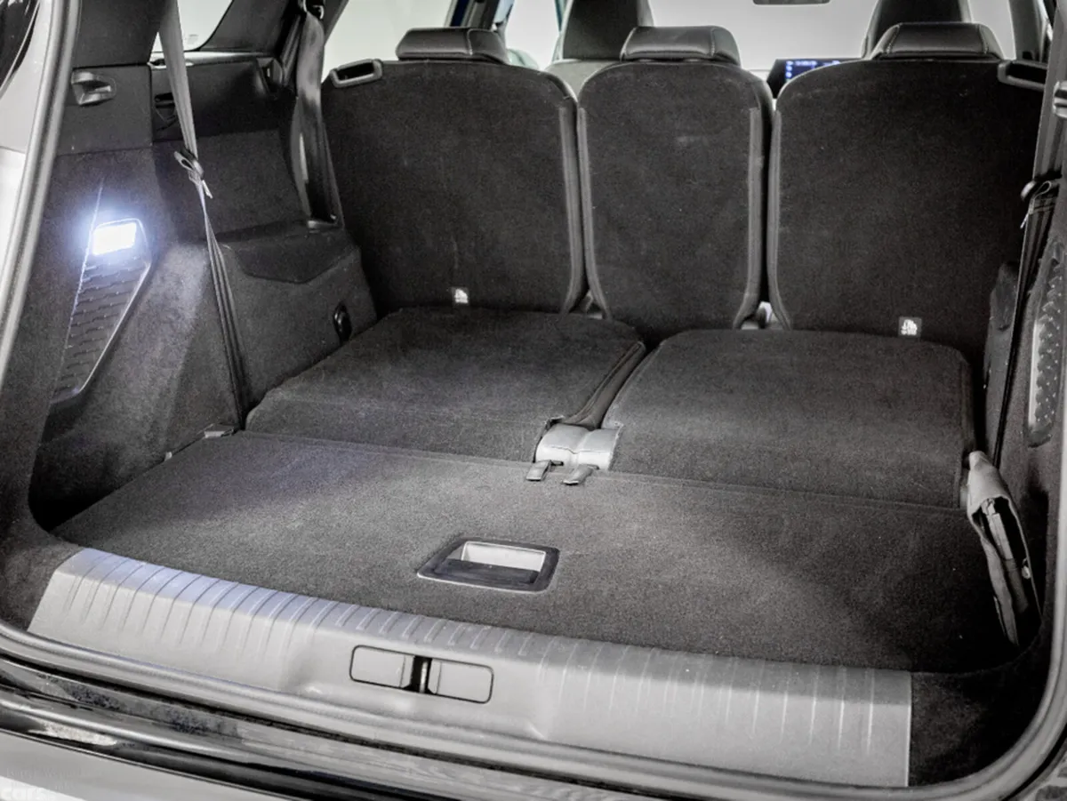 Peugeot 5008 SUV, Electric, 2025, Blue