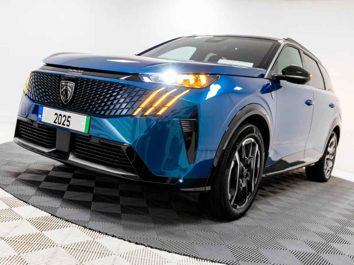 Peugeot 5008 SUV, Electric, 2025, Blue