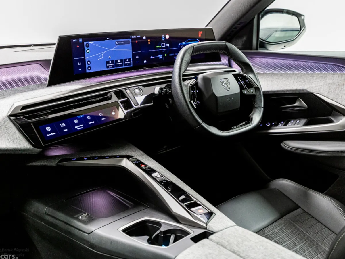 Peugeot 5008 SUV, Electric, 2025, Blue