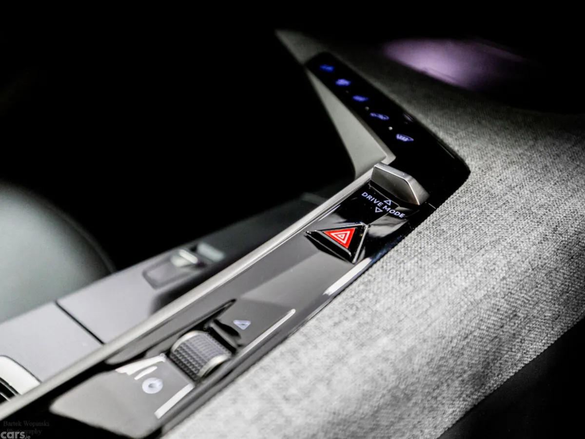 Peugeot 5008 SUV, Electric, 2025, Blue