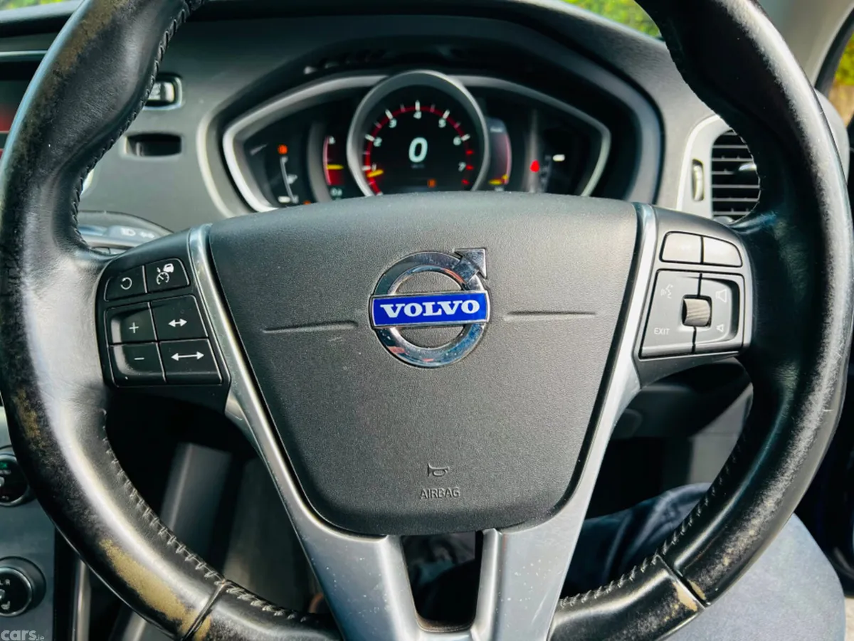 Volvo V40 Hatchback, Petrol, 2015, Blue