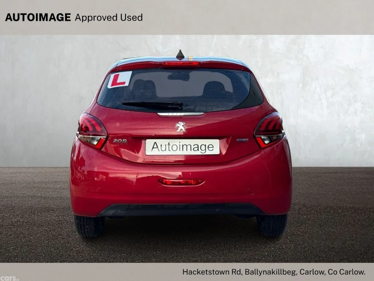 Peugeot 208 Hatchback, Petrol, 2016, Red