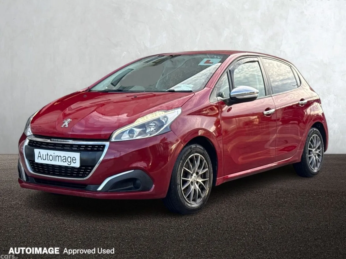 Peugeot 208 Hatchback, Petrol, 2016, Red