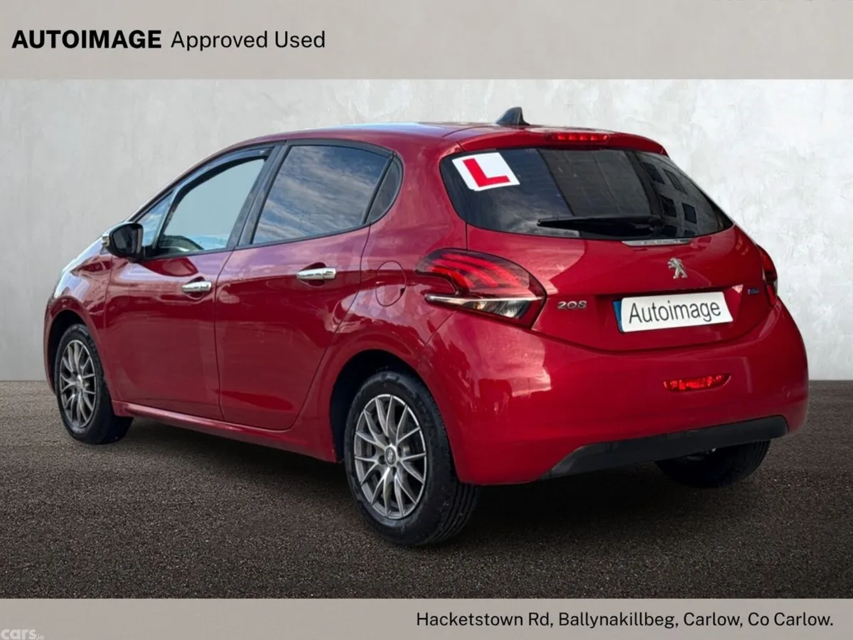 Peugeot 208 Hatchback, Petrol, 2016, Red