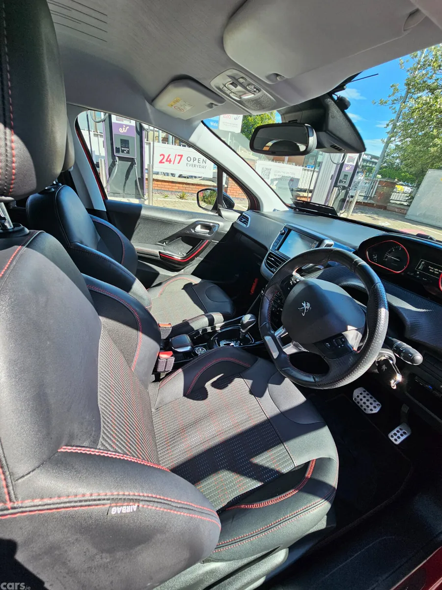 Peugeot 2008 Hatchback, Petrol, 2017, Red