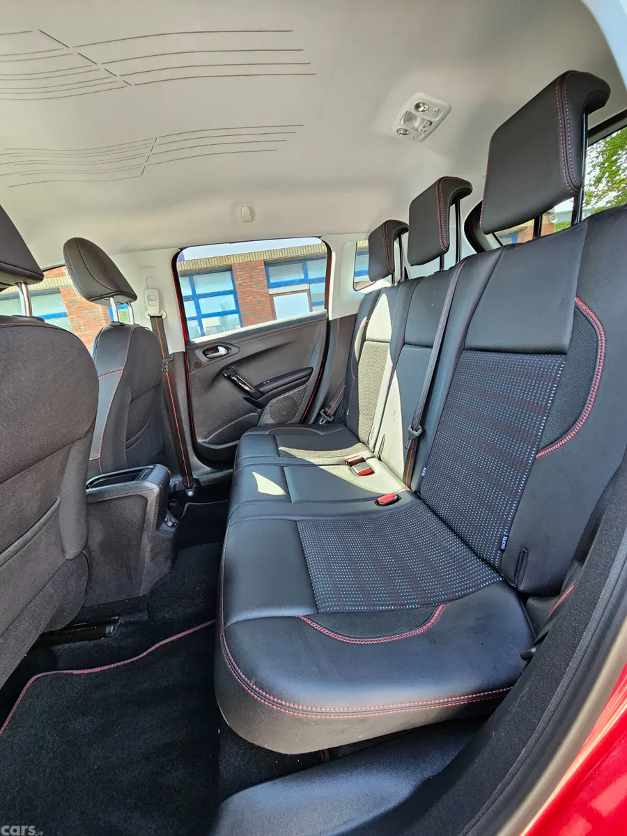 Peugeot 2008 Hatchback, Petrol, 2017, Red