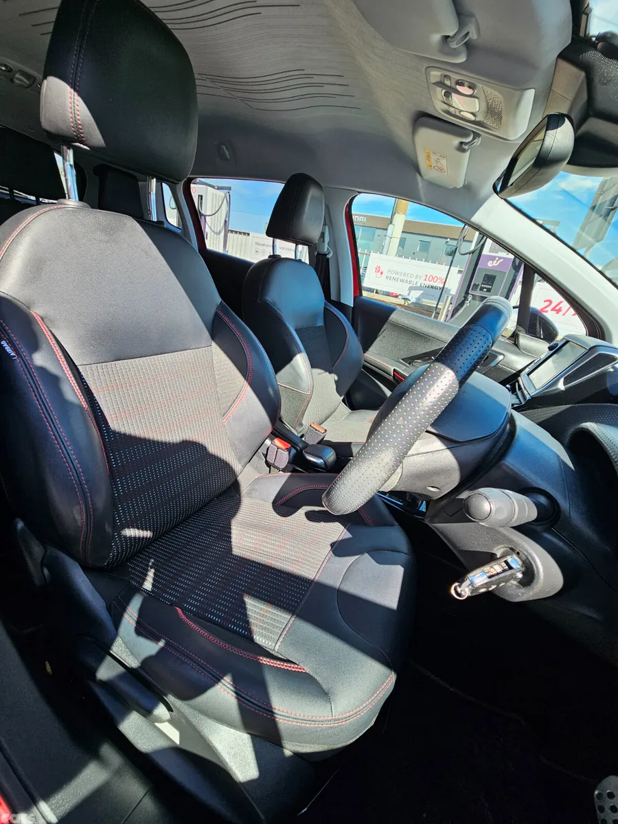 Peugeot 2008 Hatchback, Petrol, 2017, Red