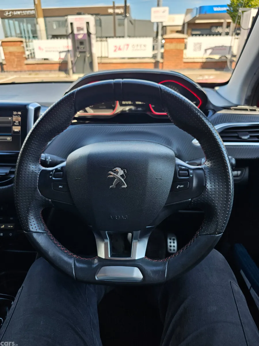 Peugeot 2008 Hatchback, Petrol, 2017, Red