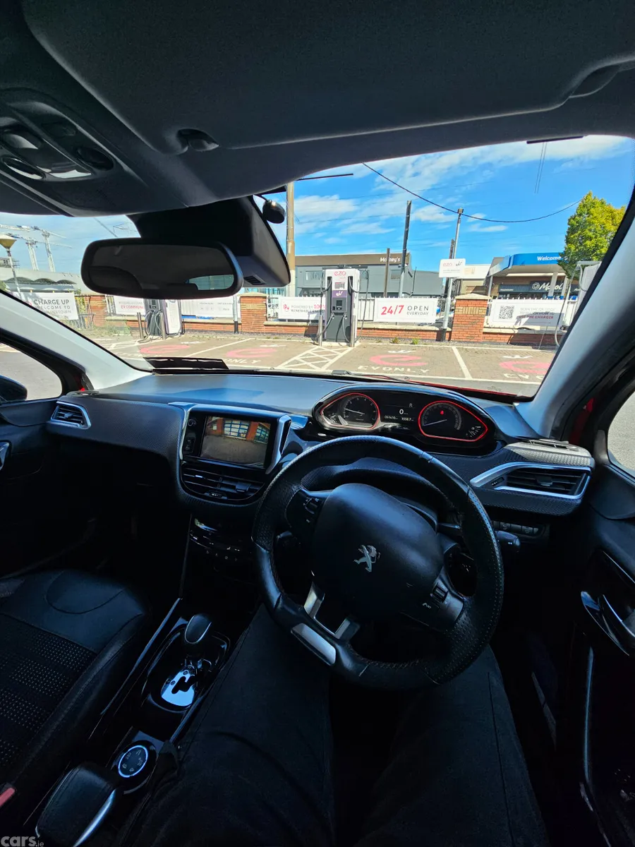 Peugeot 2008 Hatchback, Petrol, 2017, Red