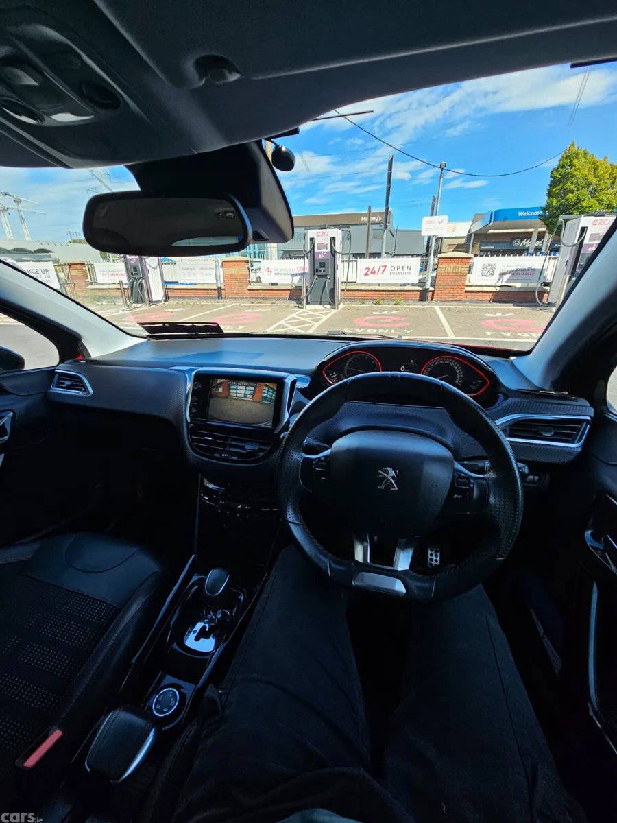 Peugeot 2008 Hatchback, Petrol, 2017, Red