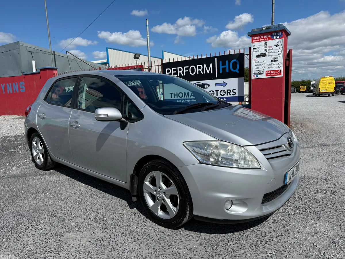 Toyota Auris Hatchback, Petrol, 2011, Silver