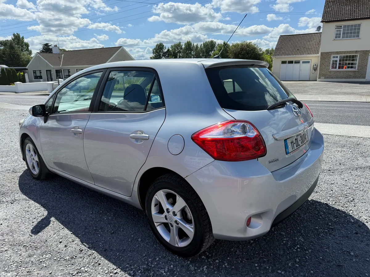Toyota Auris Hatchback, Petrol, 2011, Silver