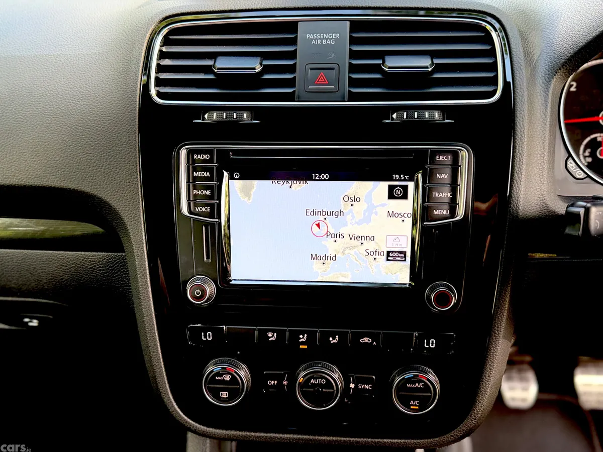 Volkswagen Scirocco Coupe, Diesel, 2015, White