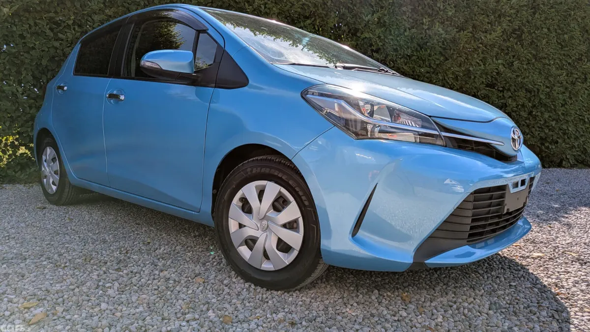 Toyota Yaris Hatchback, Petrol, 2016, Blue