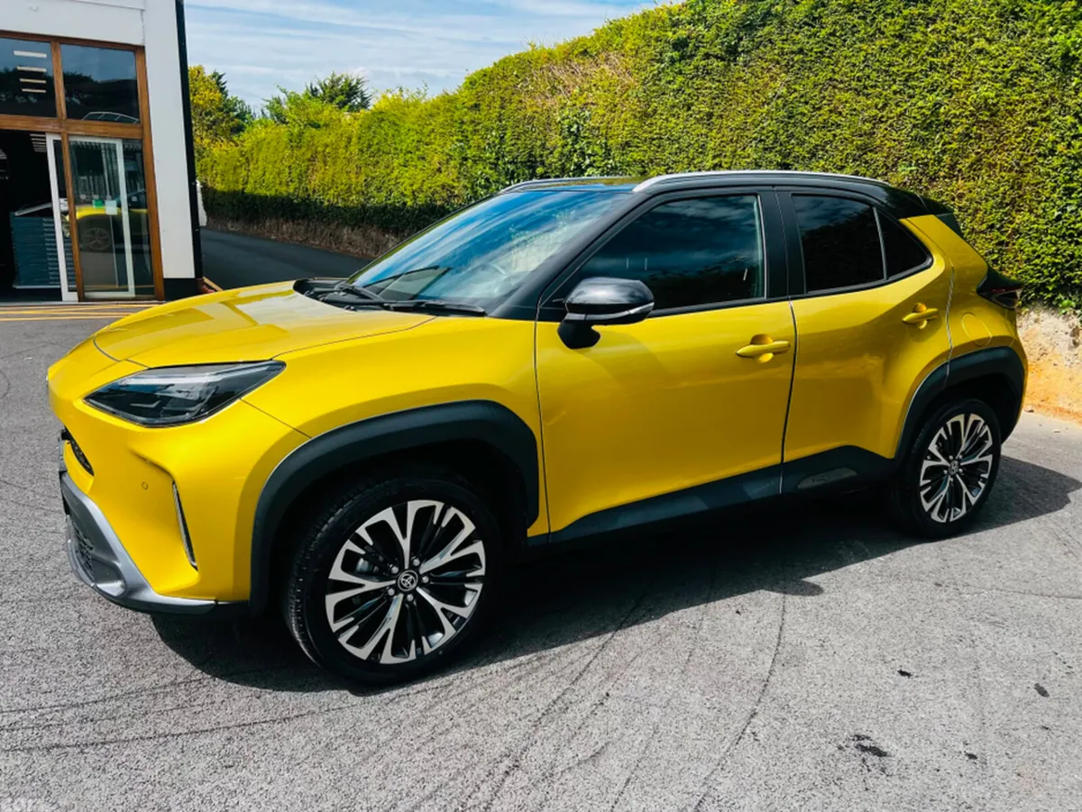 Toyota Yaris Cross Hatchback, Petrol Hybrid, 2023, Yellow