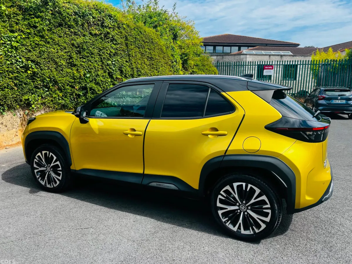 Toyota Yaris Cross Hatchback, Petrol Hybrid, 2023, Yellow
