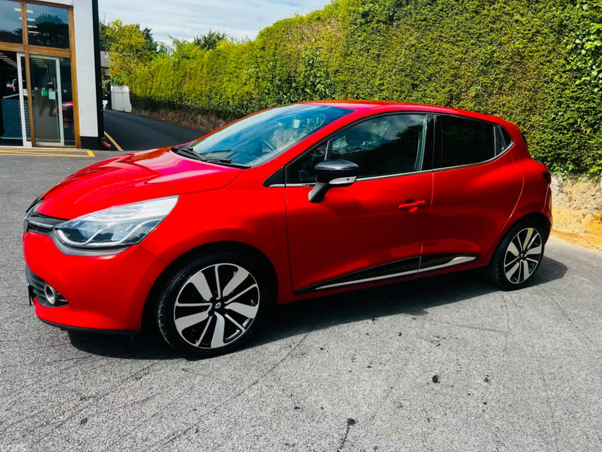 Renault Clio Hatchback, Petrol, 2015, Red