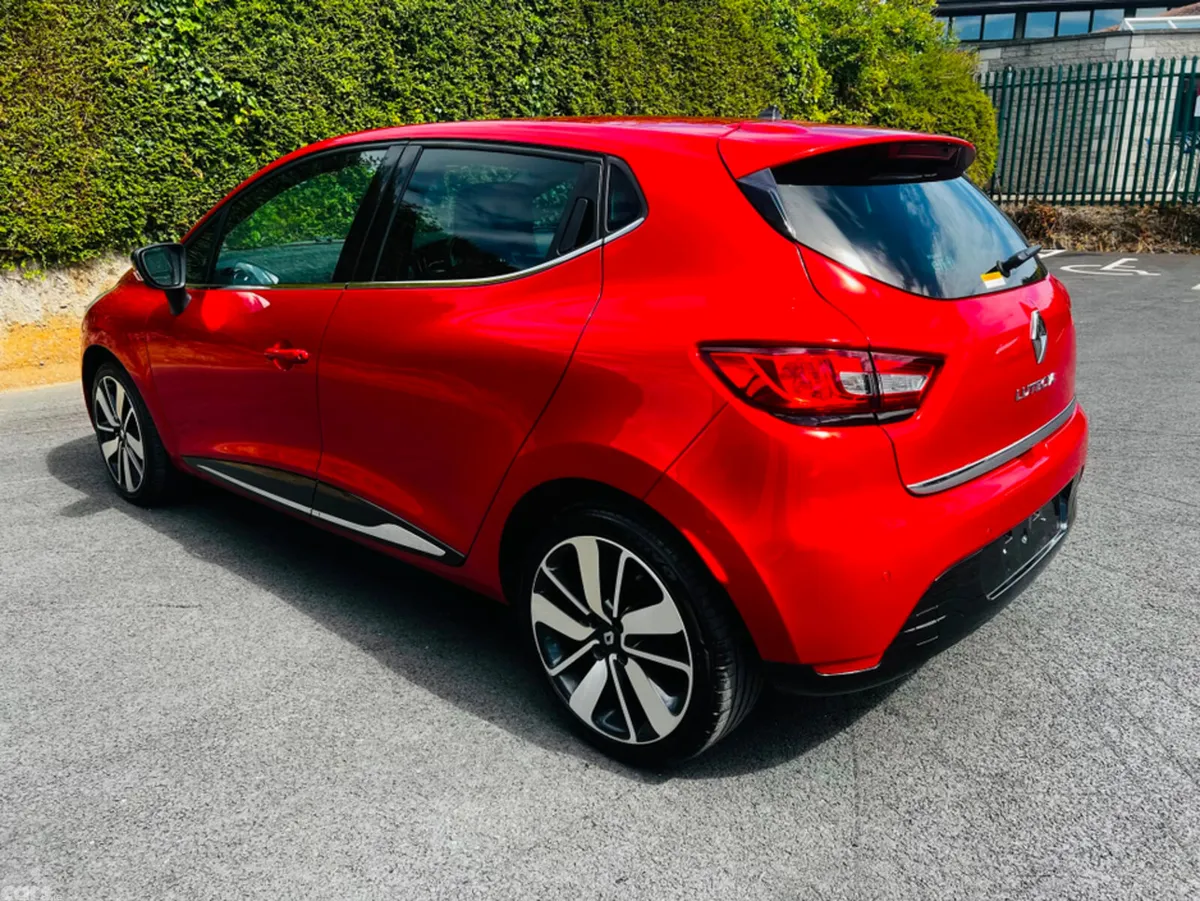 Renault Clio Hatchback, Petrol, 2015, Red