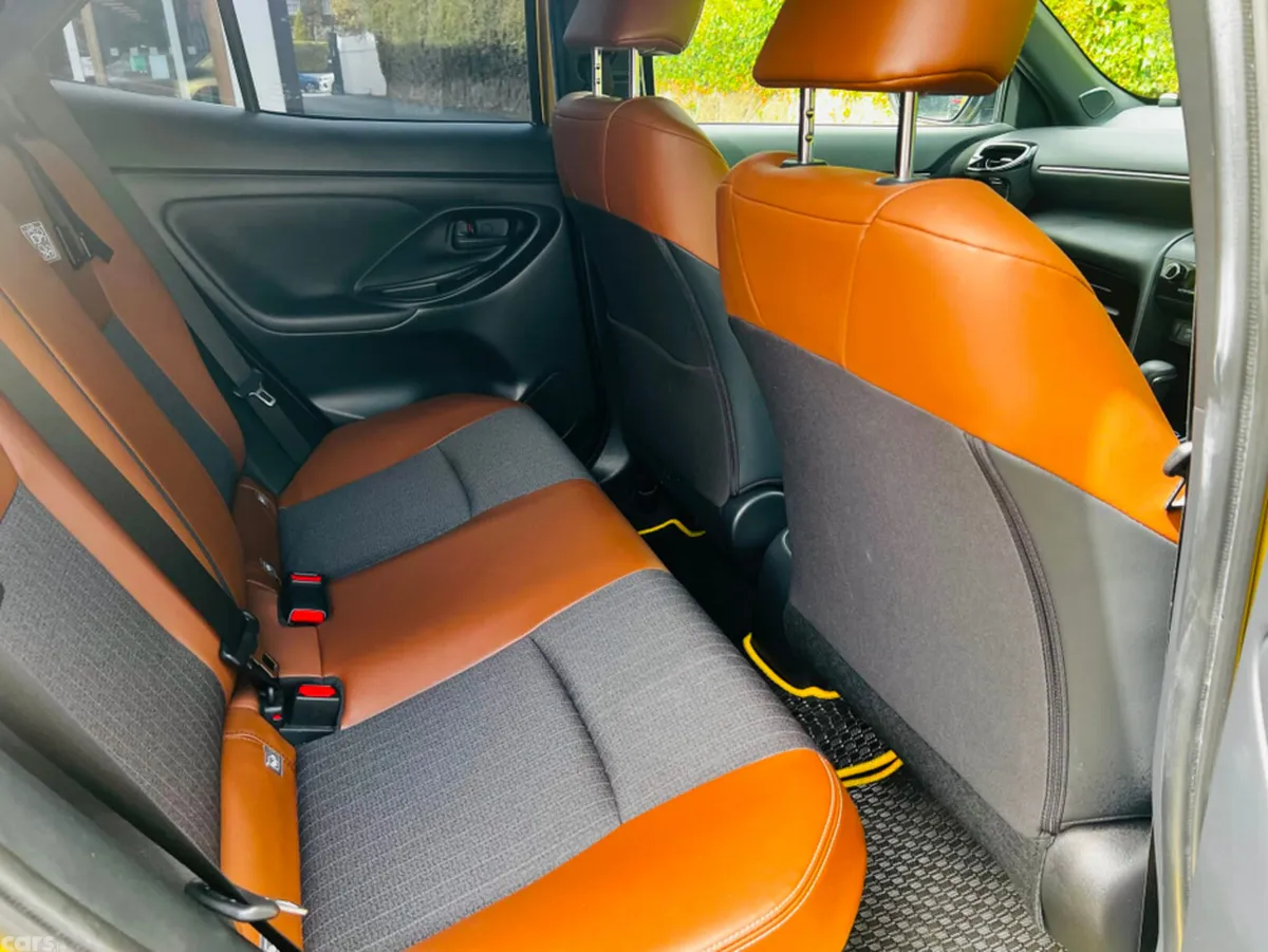 Toyota Yaris Cross Hatchback, Petrol Hybrid, 2023, Yellow